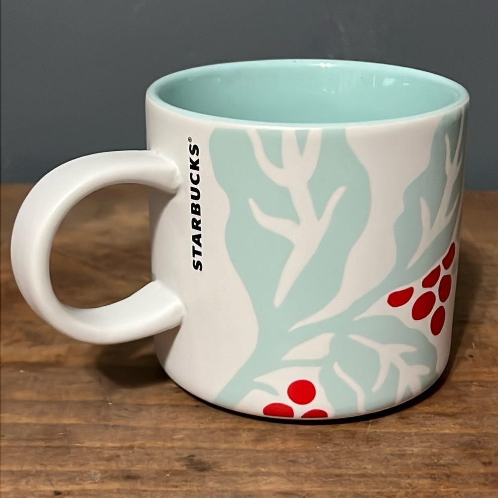 STARBUCKS 2018 12 fl.oz coffee cup Christmas Holly and berries mint green leaves